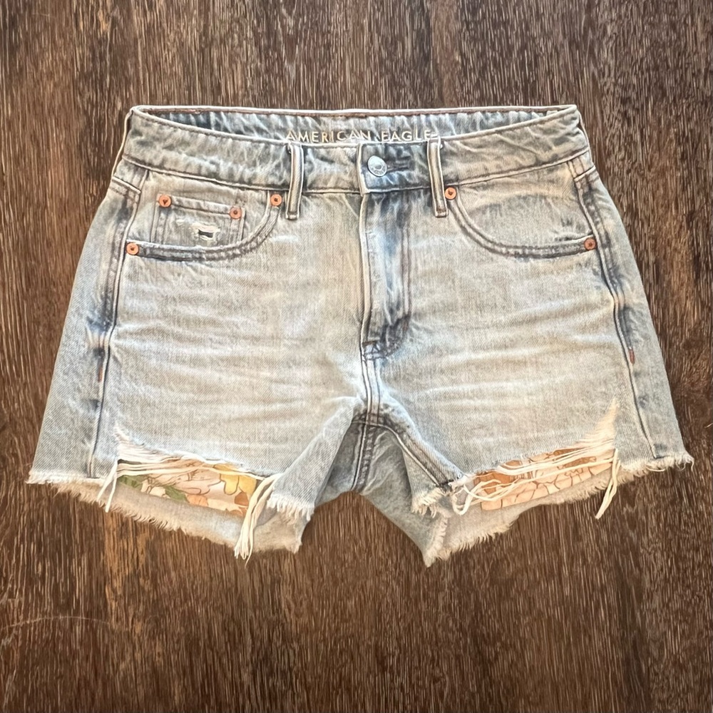 American Eagle Tomgirl Distressed Cutoff Jean Shorts Size 00 Floral Pockets